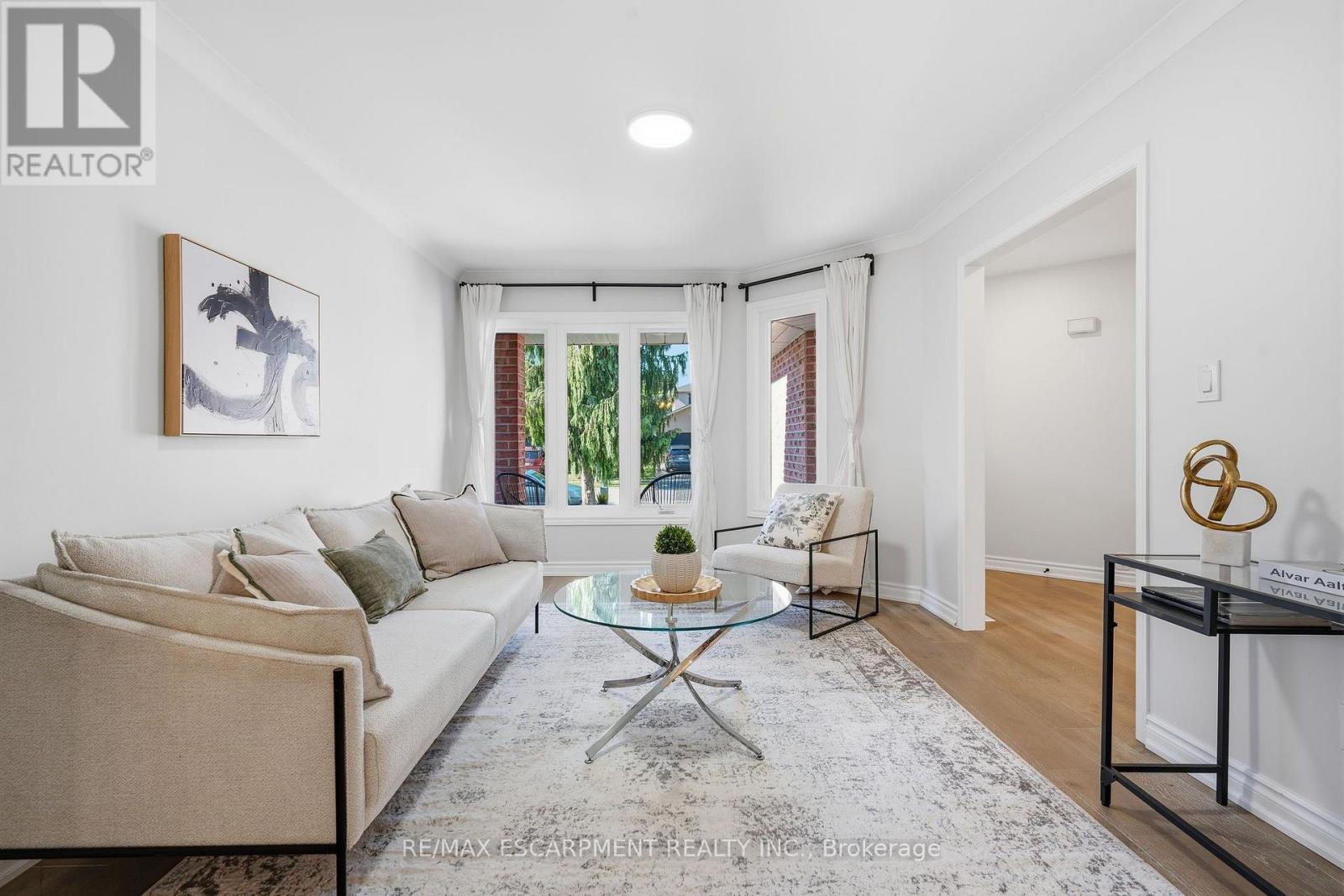 551 Deerhurst Drive, Burlington, Ontario  L7L 5V9 - Photo 5 - W13757526