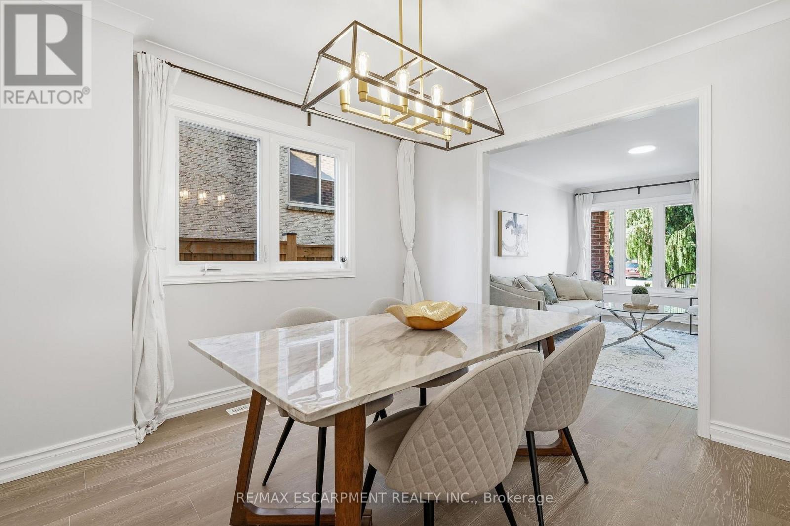 551 Deerhurst Drive, Burlington, Ontario  L7L 5V9 - Photo 7 - W13757526