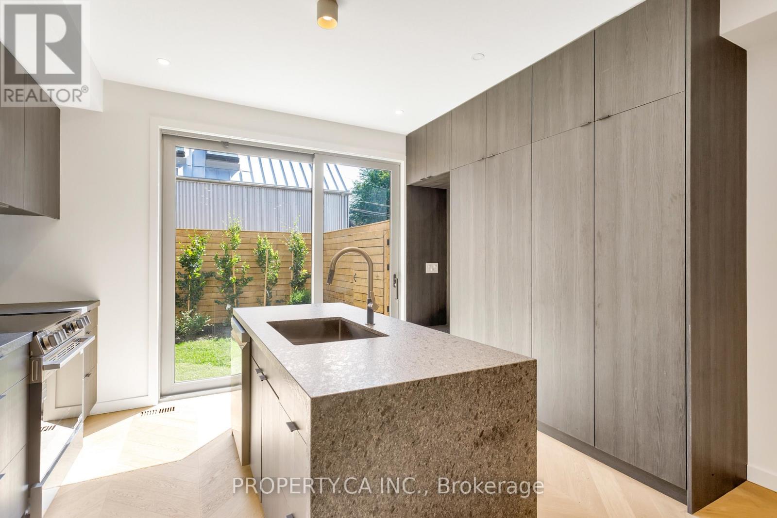 Unit #4 - 301 Keele Street, Toronto, Ontario M6P 2K5 - Photo 10 - W13757528