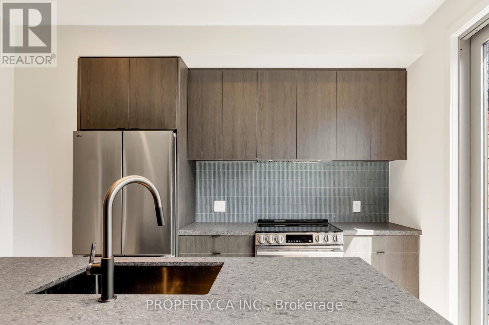 Unit #4 - 301 Keele Street, Toronto, Ontario M6P 2K5 - Photo 11 - W13757528