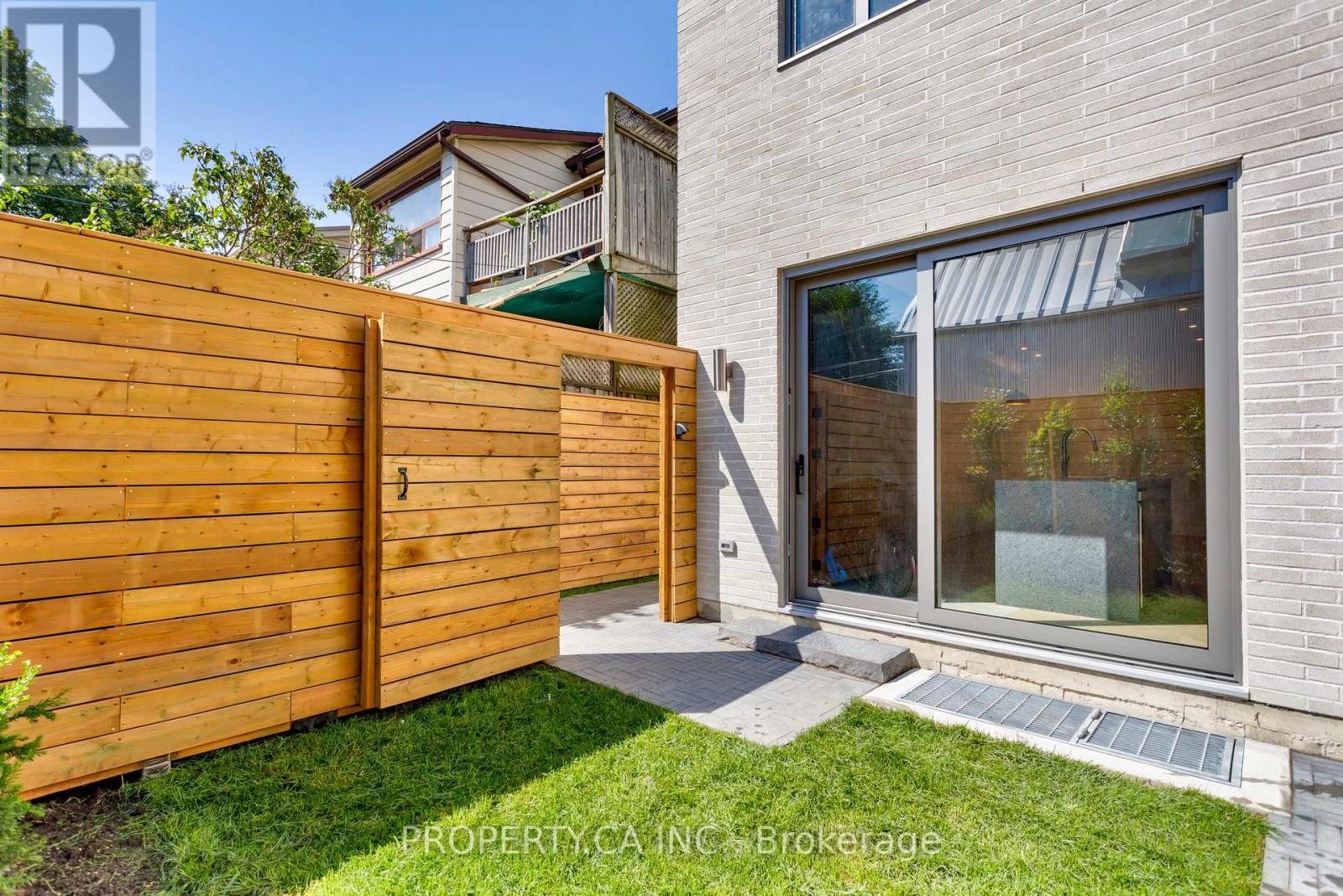 Unit #4 - 301 Keele Street, Toronto, Ontario M6P 2K5 - Photo 4 - W13757528
