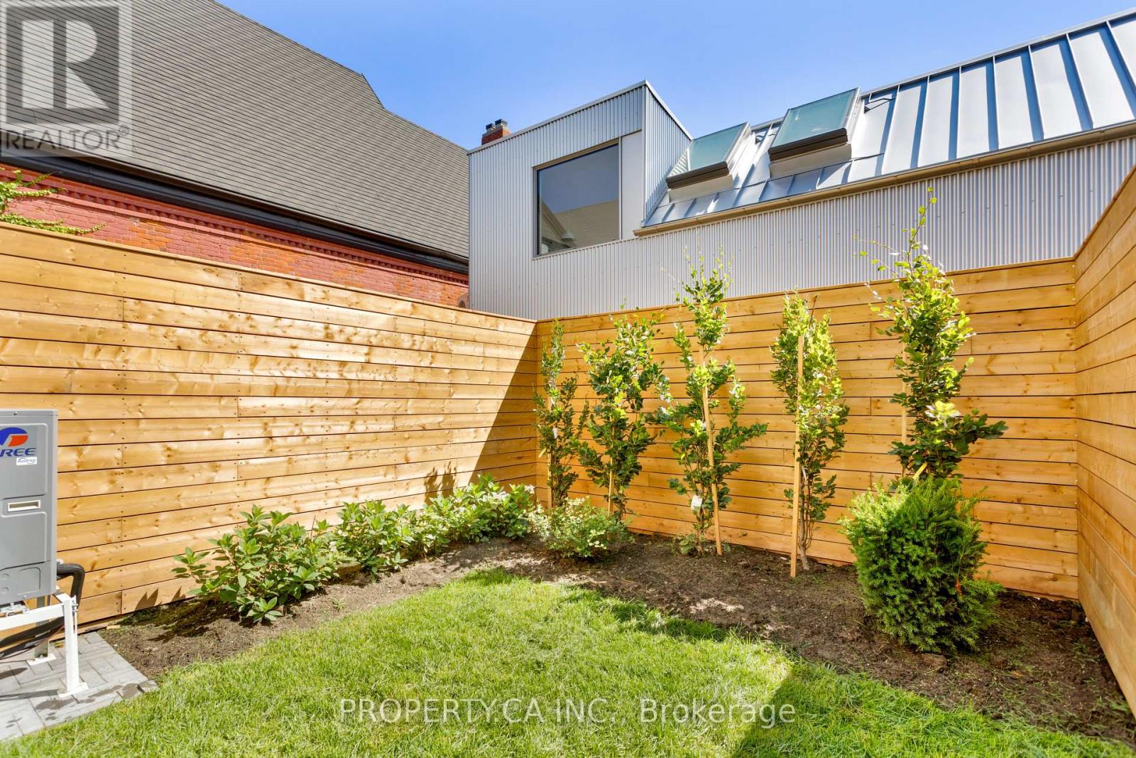 Unit #4 - 301 Keele Street, Toronto, Ontario M6P 2K5 - Photo 5 - W13757528
