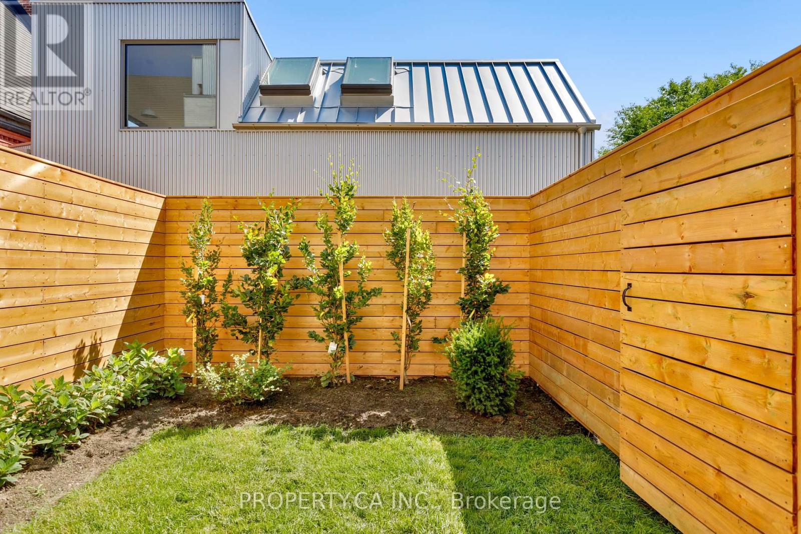 Unit #4 - 301 Keele Street, Toronto, Ontario M6P 2K5 - Photo 6 - W13757528