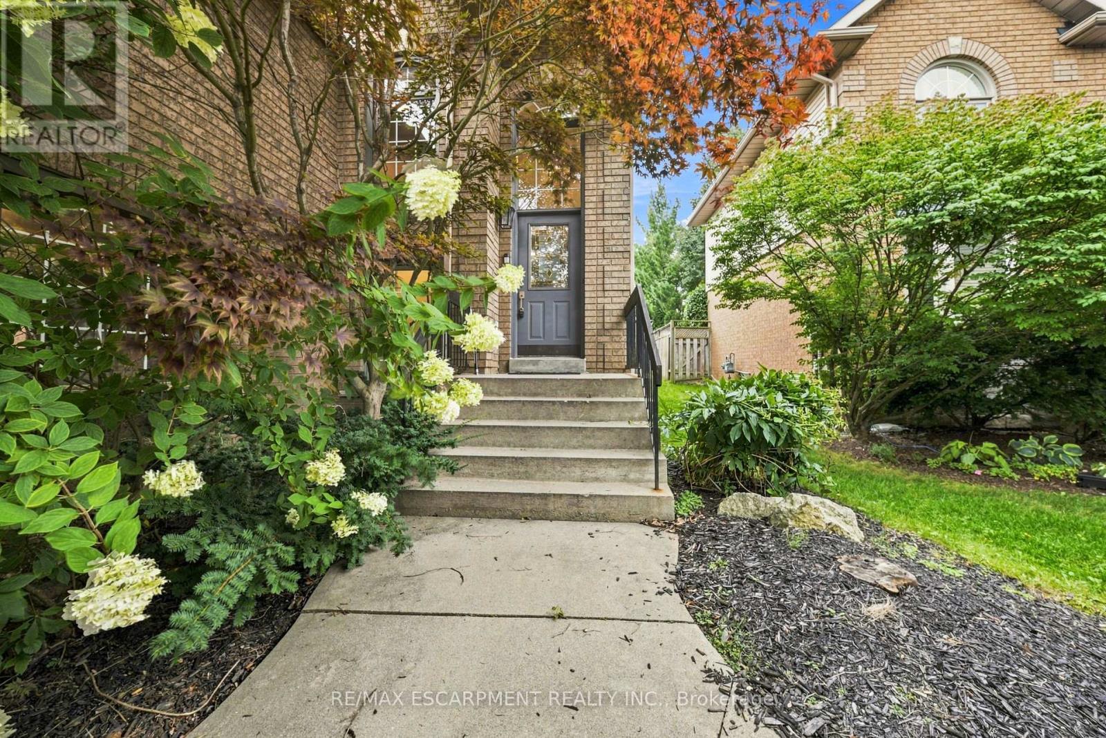 96 Laurendale Avenue, Hamilton, Ontario L0R 2H3 - Photo 3 - X13757536