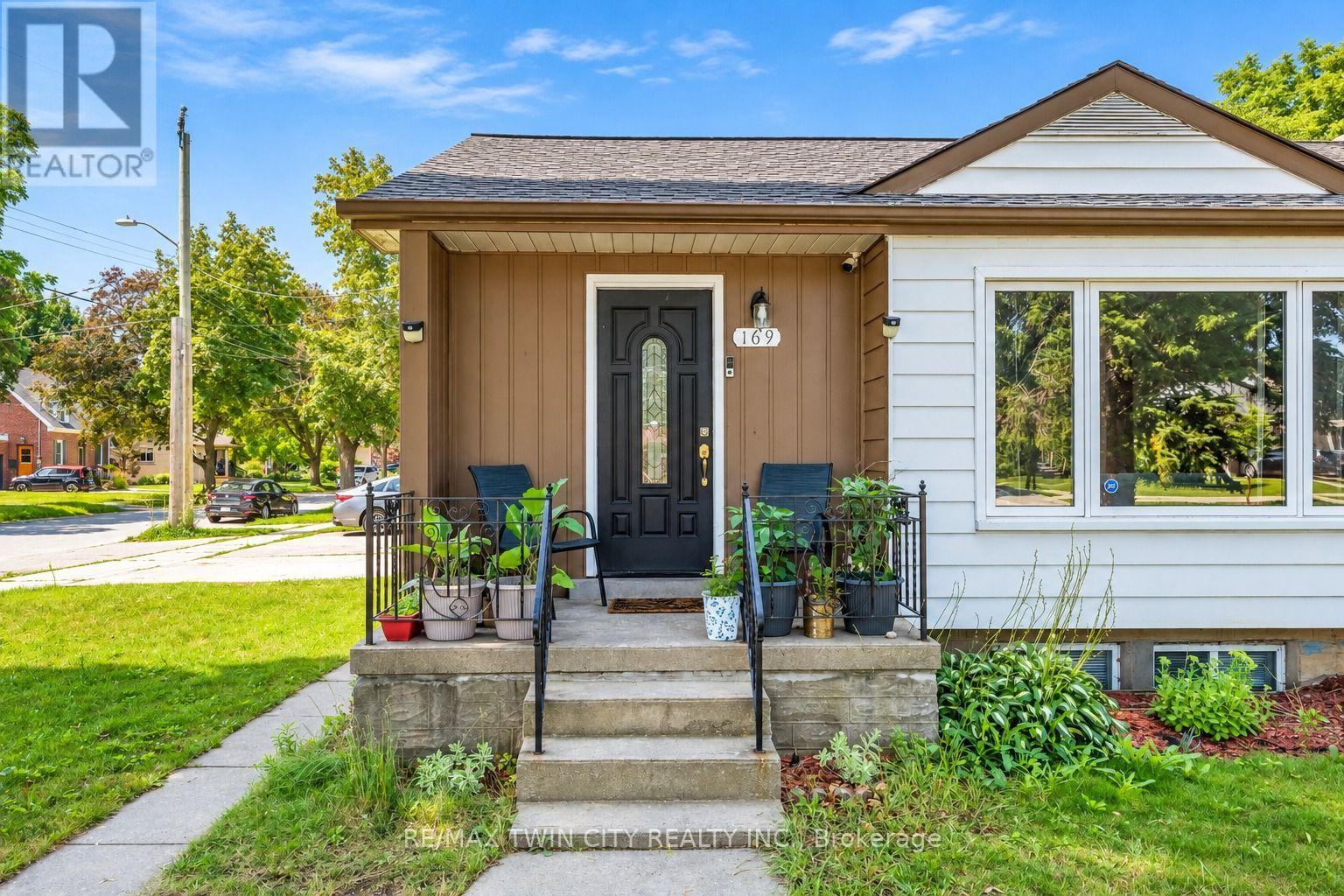 169 Bruce Street, Kitchener, Ontario N2B 1Z2 - Photo 2 - X13757540