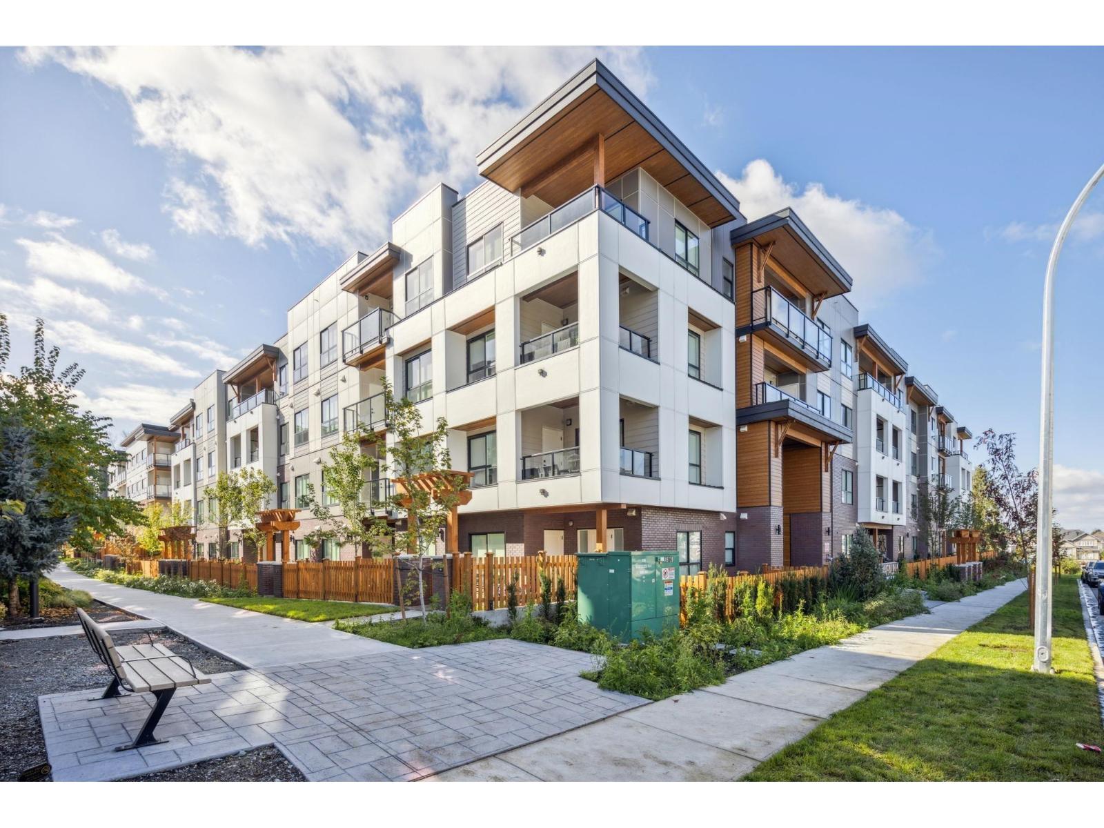 411 20282 72B AVENUE, langley, British Columbia