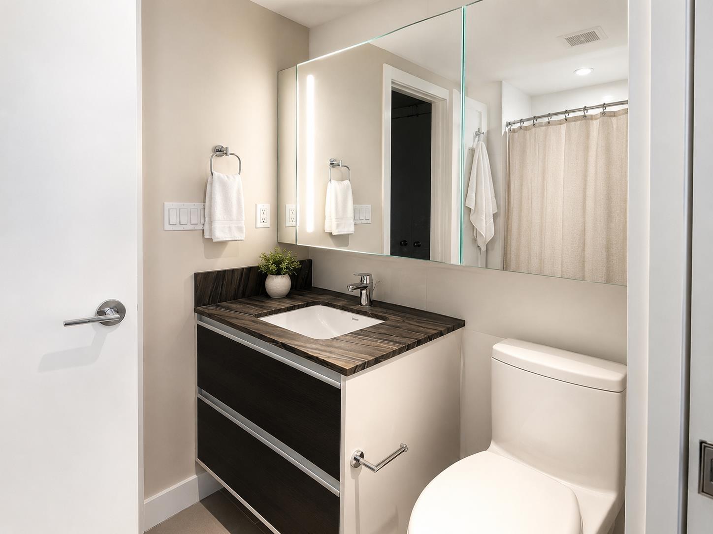 303 13398 104 Avenue, Surrey, British Columbia  V3T 1V6 - Photo 5 - R3162847