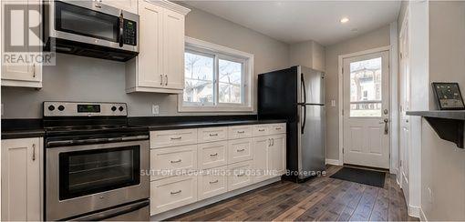 B - 93 Limeridge Road E, Hamilton, Ontario  L4L 3Z5 - Photo 3 - X13757520