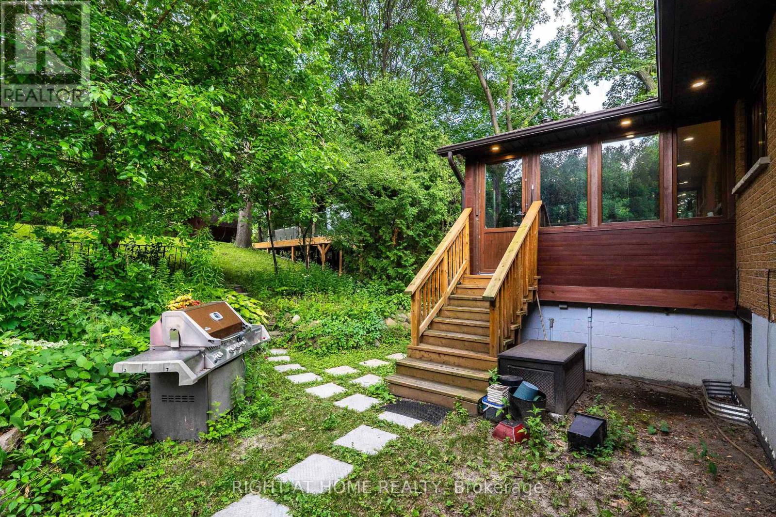 Upper - 1101 Brimley Road, Toronto, Ontario  M1P 3E8 - Photo 37 - E13751226