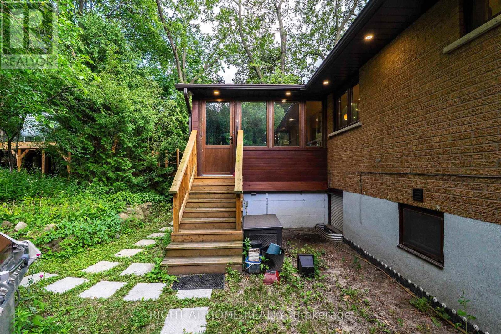 Upper - 1101 Brimley Road, Toronto, Ontario  M1P 3E8 - Photo 35 - E13751226