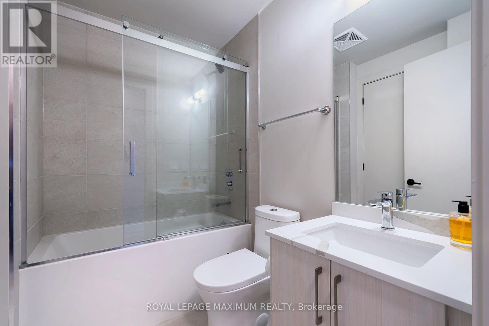 250 - 2075 King Road, King, Ontario L7B 0R6 - Photo 19 - N13757564