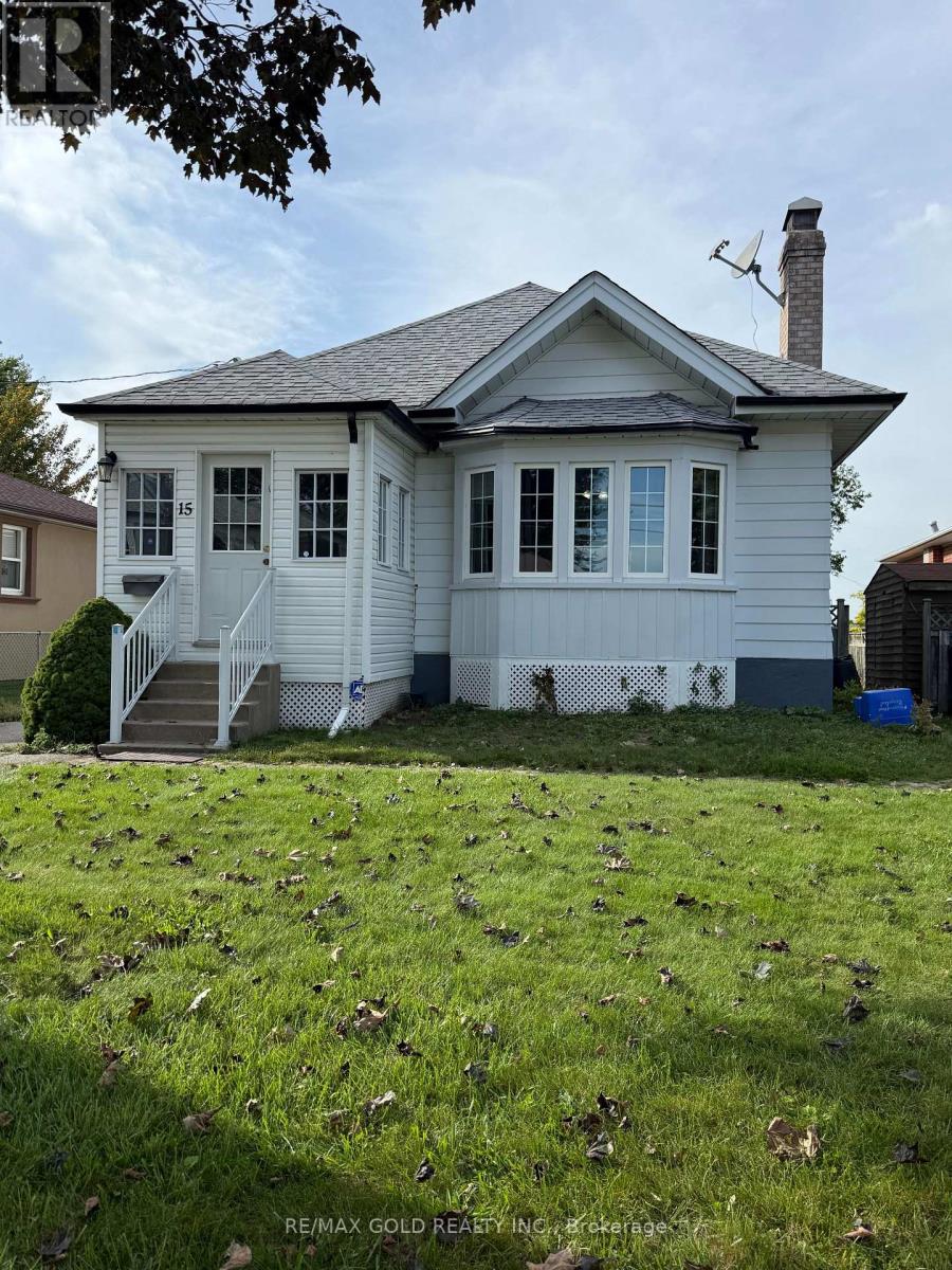 15 Beverley Street, Mississauga, Ontario  L4T 1E9 - Photo 2 - W13757562