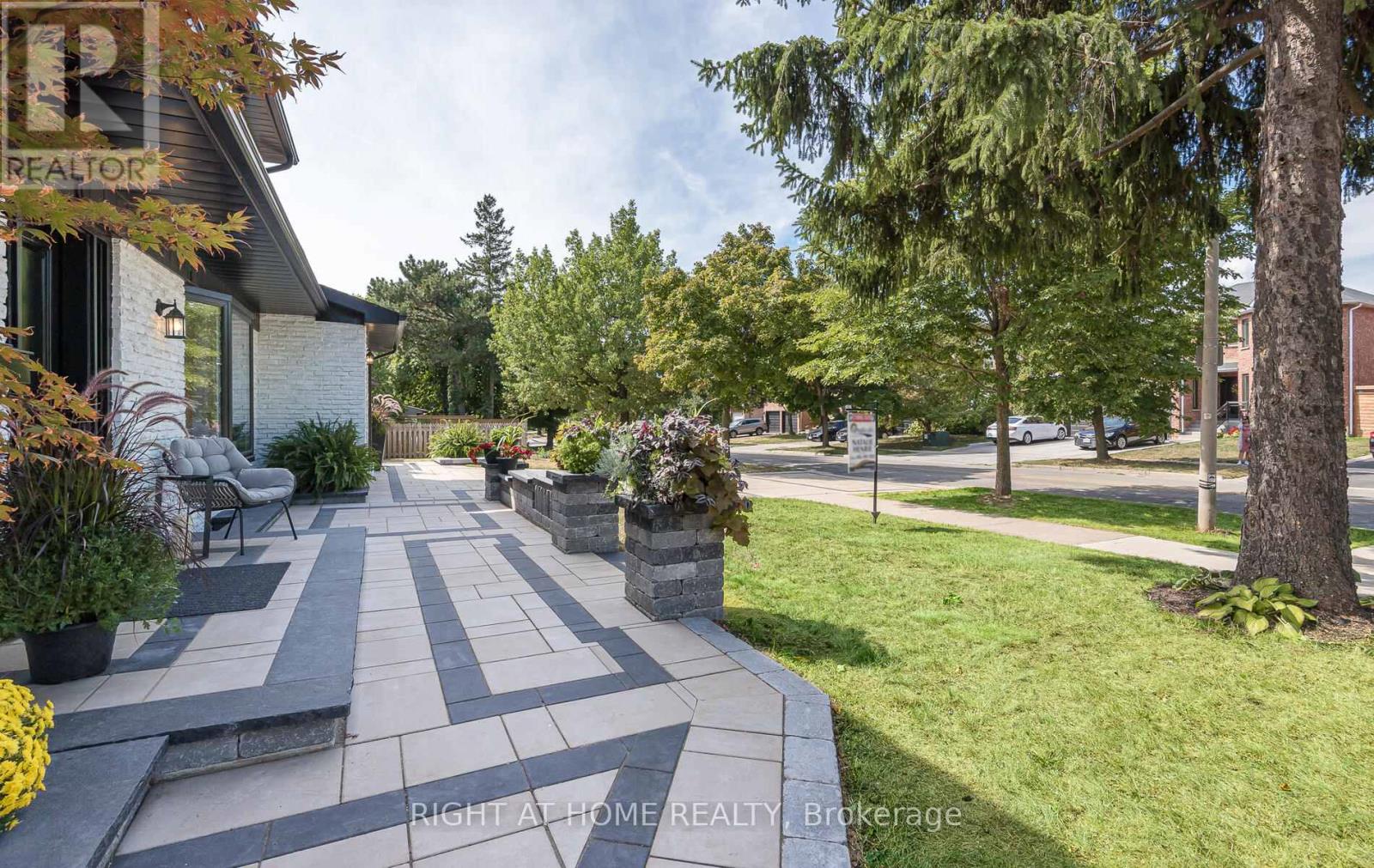 8 Culham Street, Oakville, Ontario  L6H 1G4 - Photo 7 - W13757616