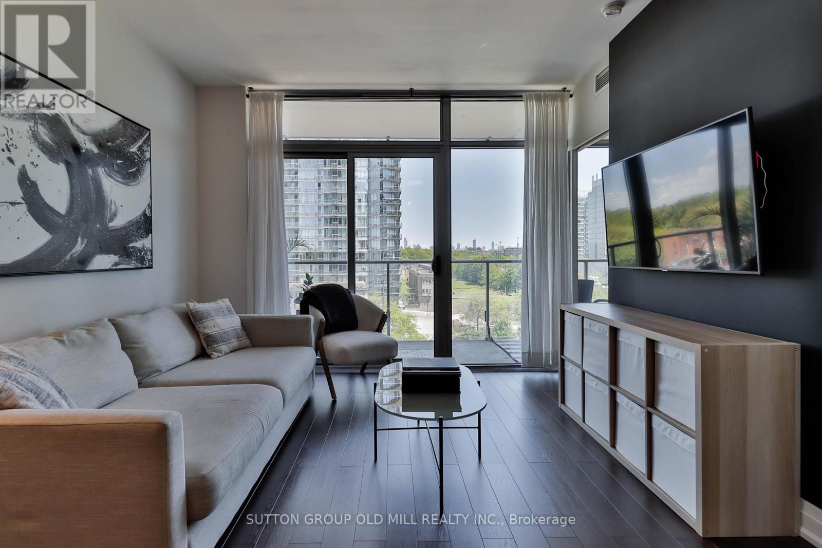602 - 103 THE QUEENSWAY, Toronto, Ontario