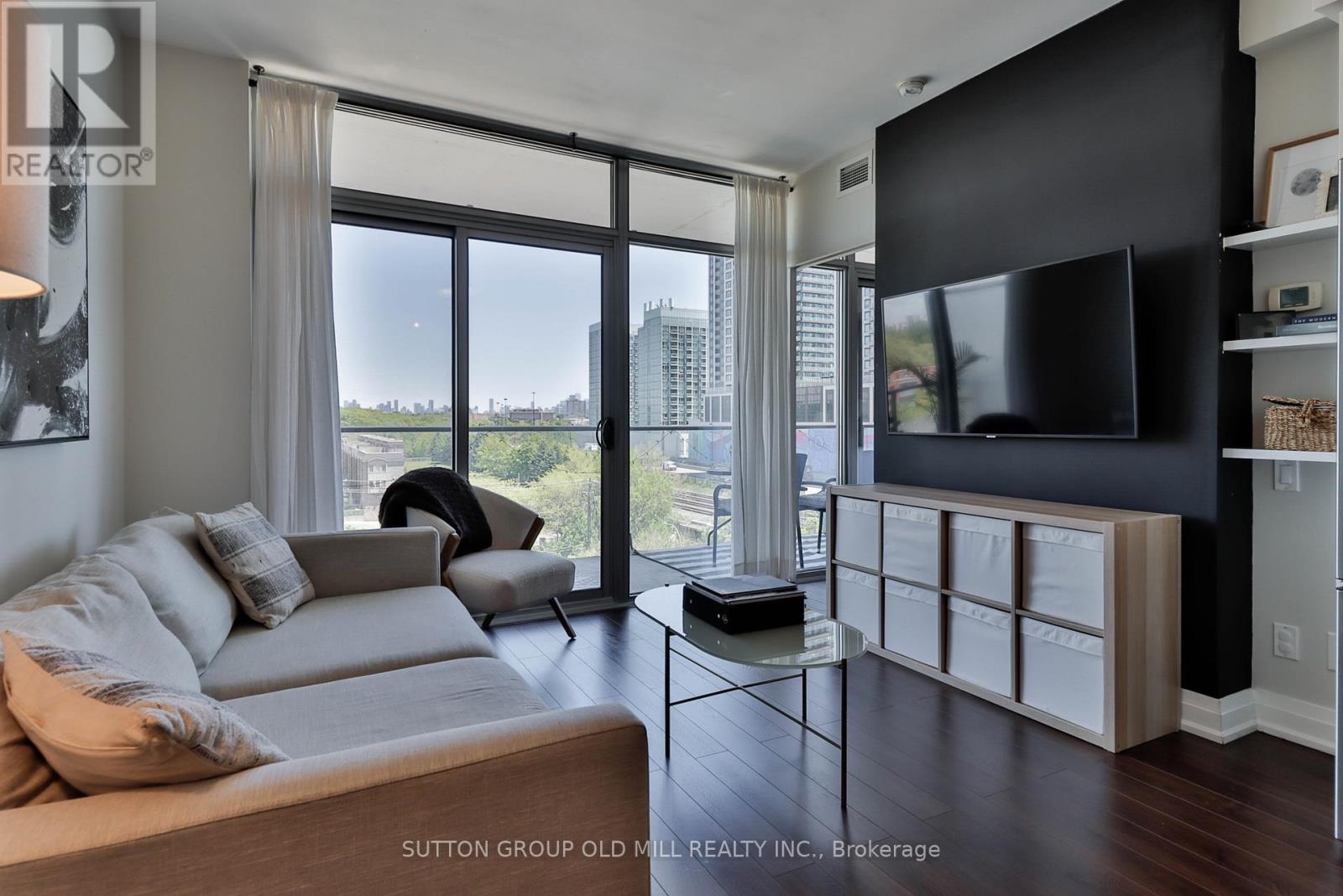 602 - 103 The Queensway, Toronto, Ontario  M6S 5B3 - Photo 2 - W13757634