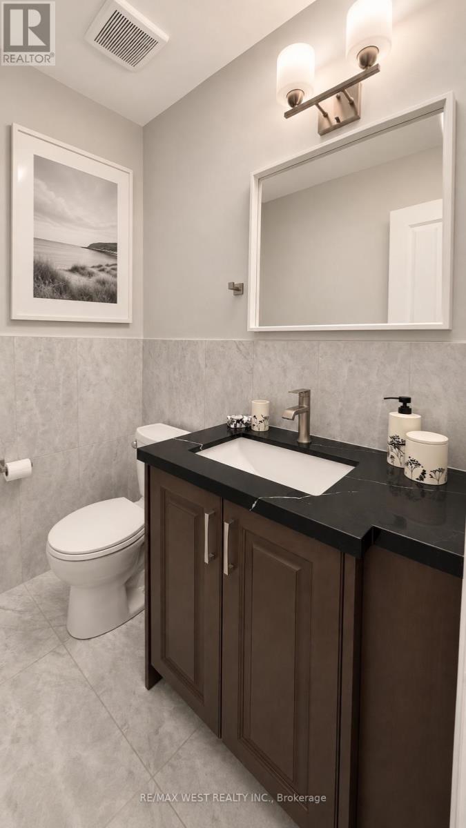 65 Foch Avenue, Toronto, Ontario  M8W 3X5 - Photo 13 - W13587342