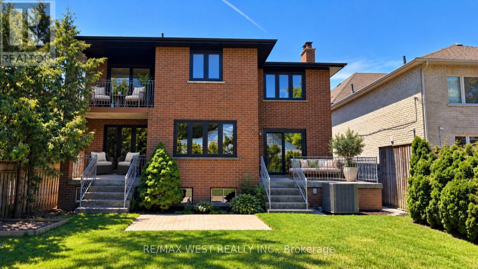 65 Foch Avenue, Toronto, Ontario  M8W 3X5 - Photo 6 - W13587342
