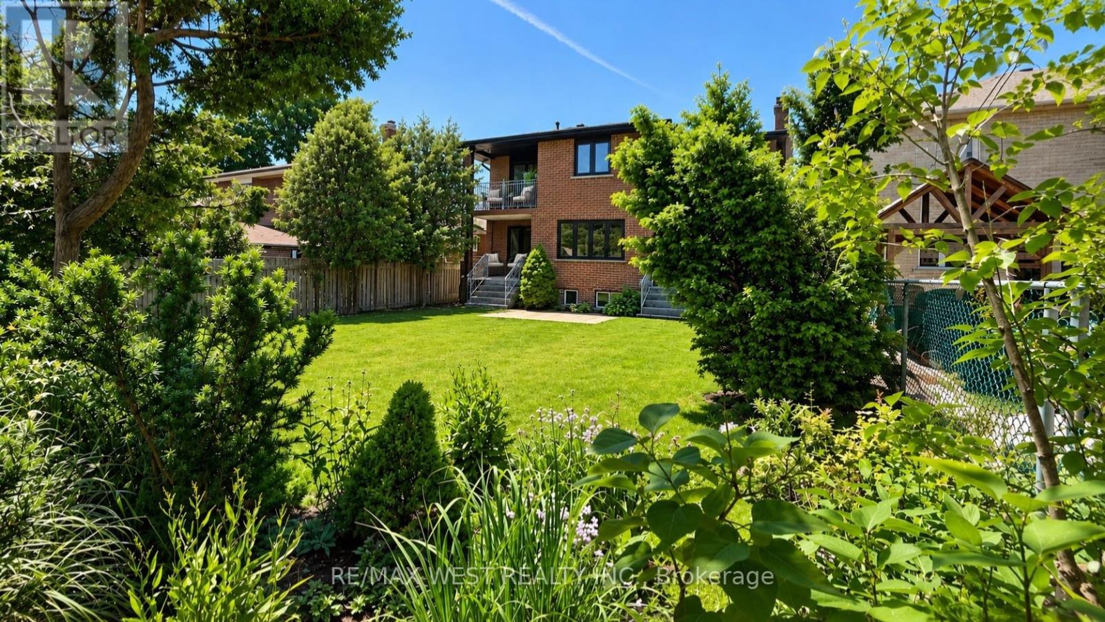 65 Foch Avenue, Toronto, Ontario  M8W 3X5 - Photo 27 - W13587342
