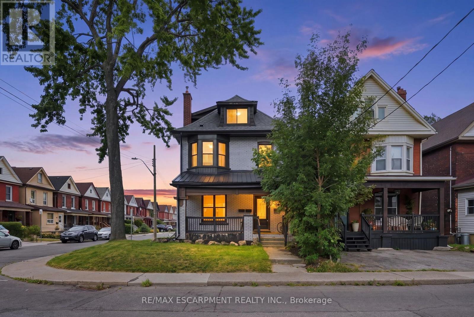 106 BARNESDALE AVENUE N, Hamilton, Ontario