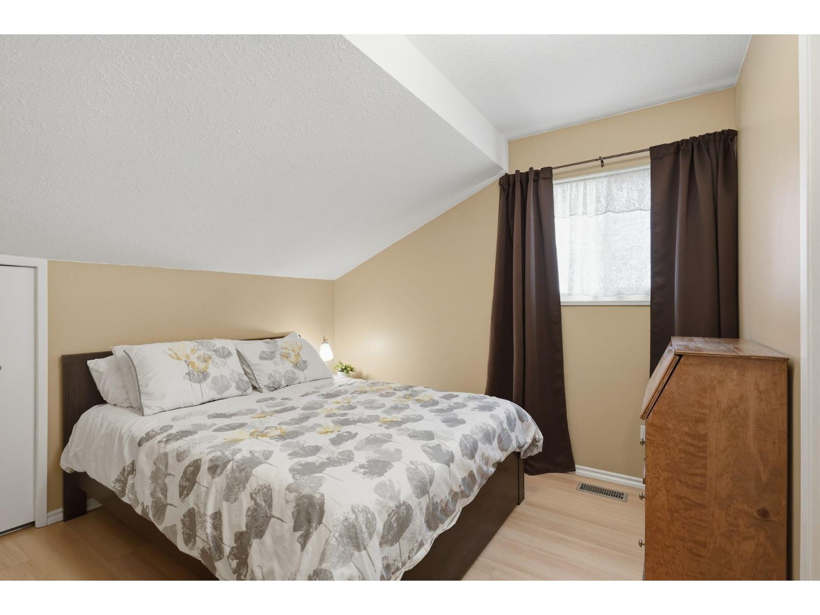 11870 Staples Crescent, Delta, British Columbia  V4E 2T7 - Photo 10 - R3162843