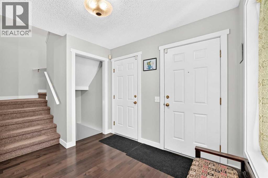 14 Douglasview Circle SE, Calgary, Alberta  t2Z 2p3 - Photo 3 - A2341032