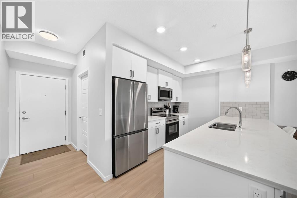 2204, 33 Carringham Gate NW, Calgary, Alberta