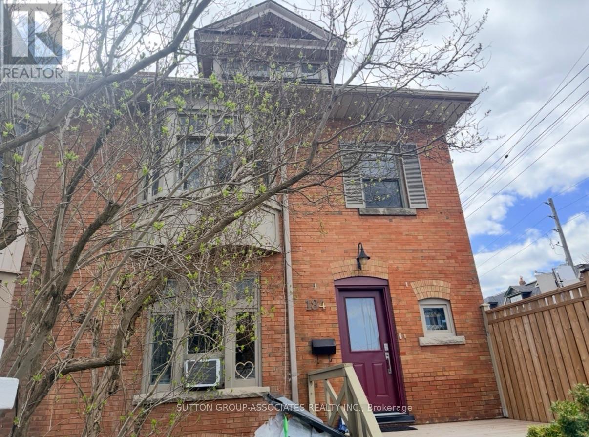 Upper - 184 Madison Avenue, Toronto, Ontario M5R 2S5 - Photo 1 - C13757638