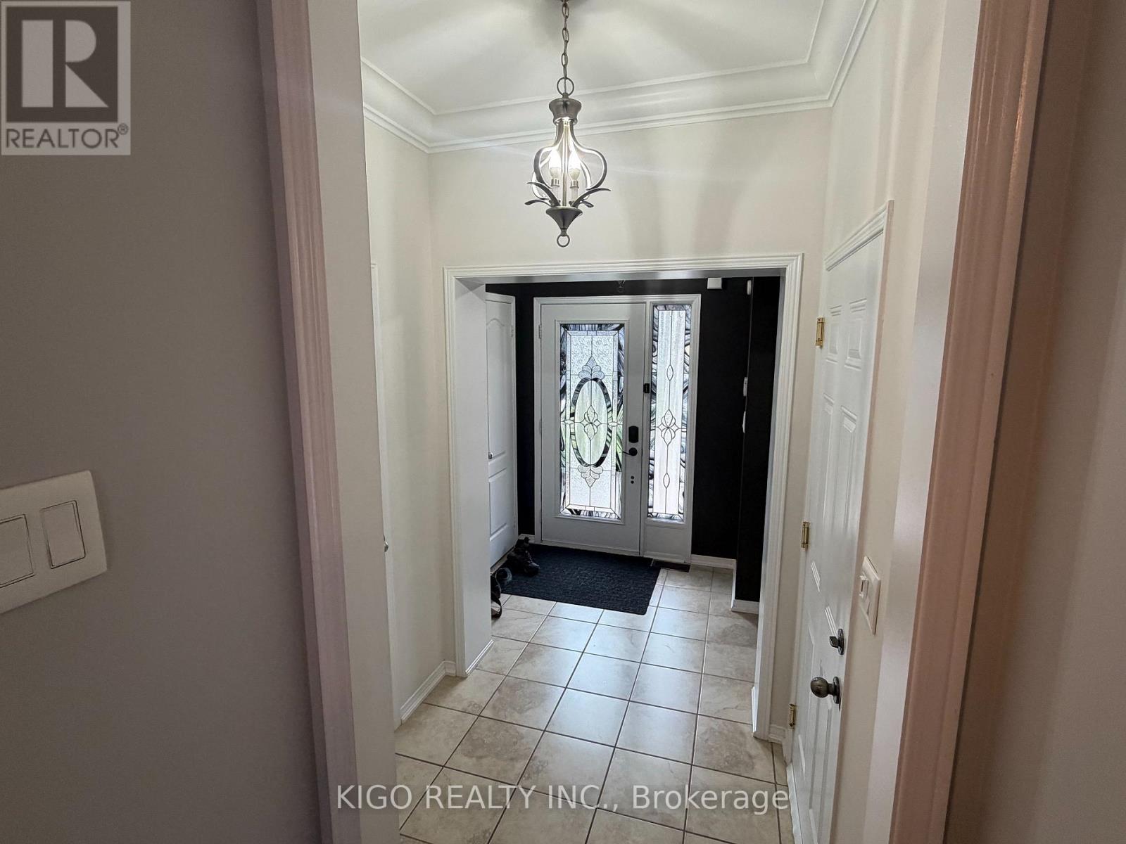 21 Summerside Avenue, Whitby, Ontario L1R 0G3 - Photo 2 - E13757640