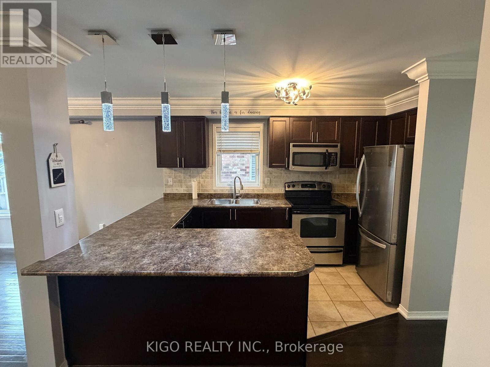 21 Summerside Avenue, Whitby, Ontario L1R 0G3 - Photo 5 - E13757640