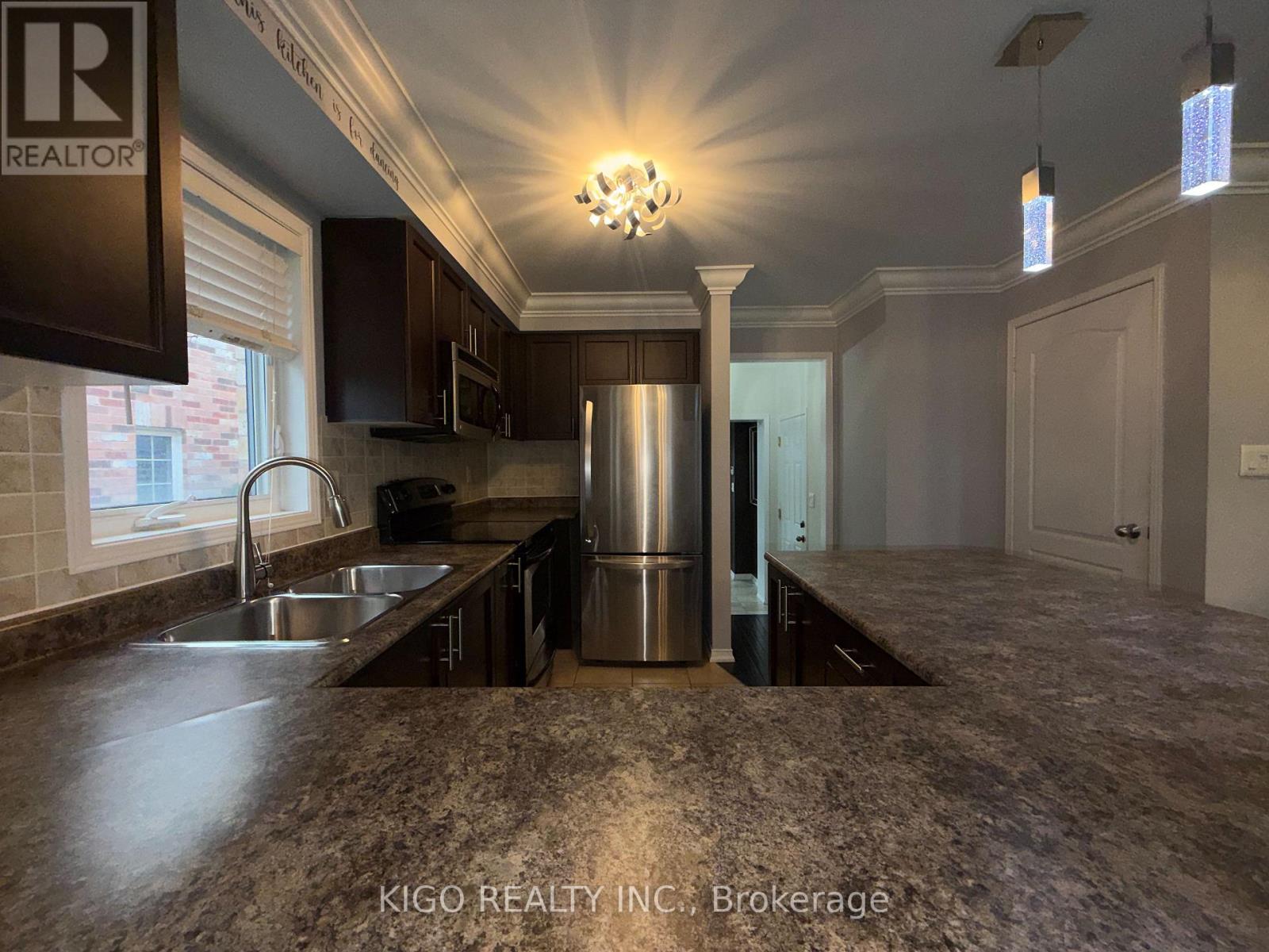 21 Summerside Avenue, Whitby, Ontario L1R 0G3 - Photo 6 - E13757640