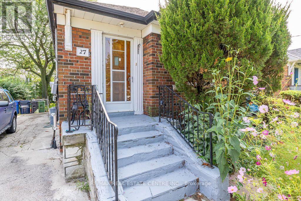 27 Innismore Crescent, Toronto, Ontario  M1R 1C8 - Photo 1 - E13757668
