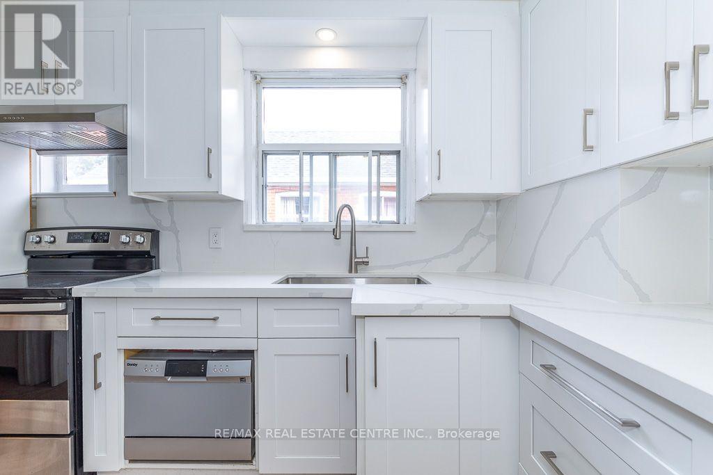27 Innismore Crescent, Toronto, Ontario  M1R 1C8 - Photo 16 - E13757668