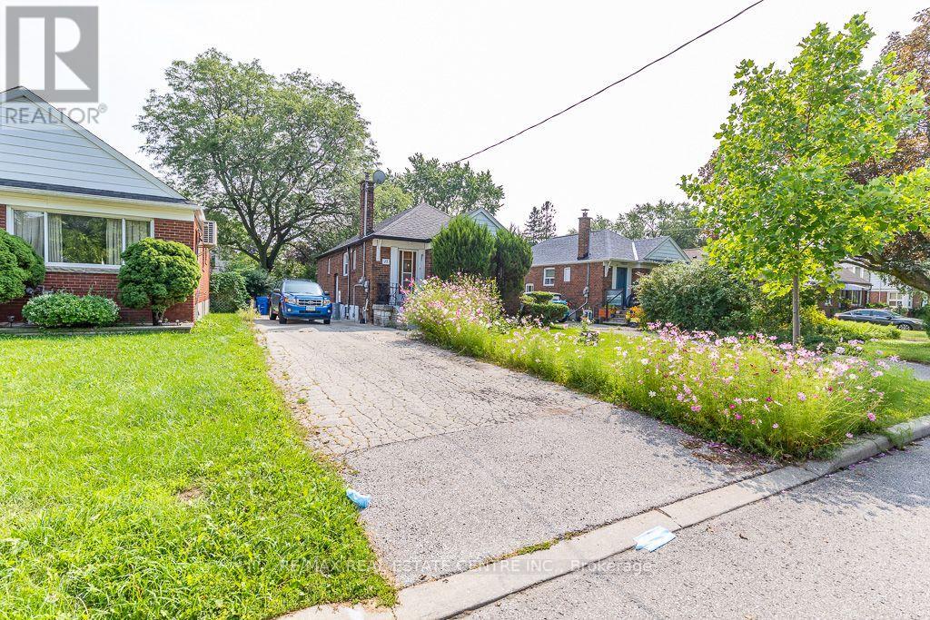 27 Innismore Crescent, Toronto, Ontario  M1R 1C8 - Photo 2 - E13757668