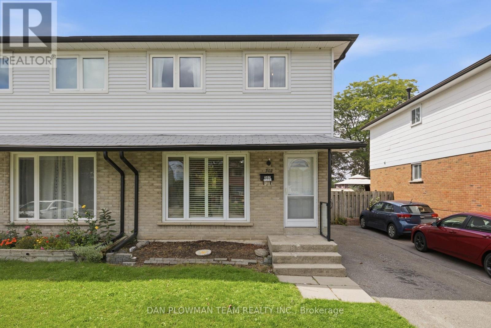 302 Vancouver Crescent, Oshawa, Ontario  L1J 5X9 - Photo 1 - E13757672