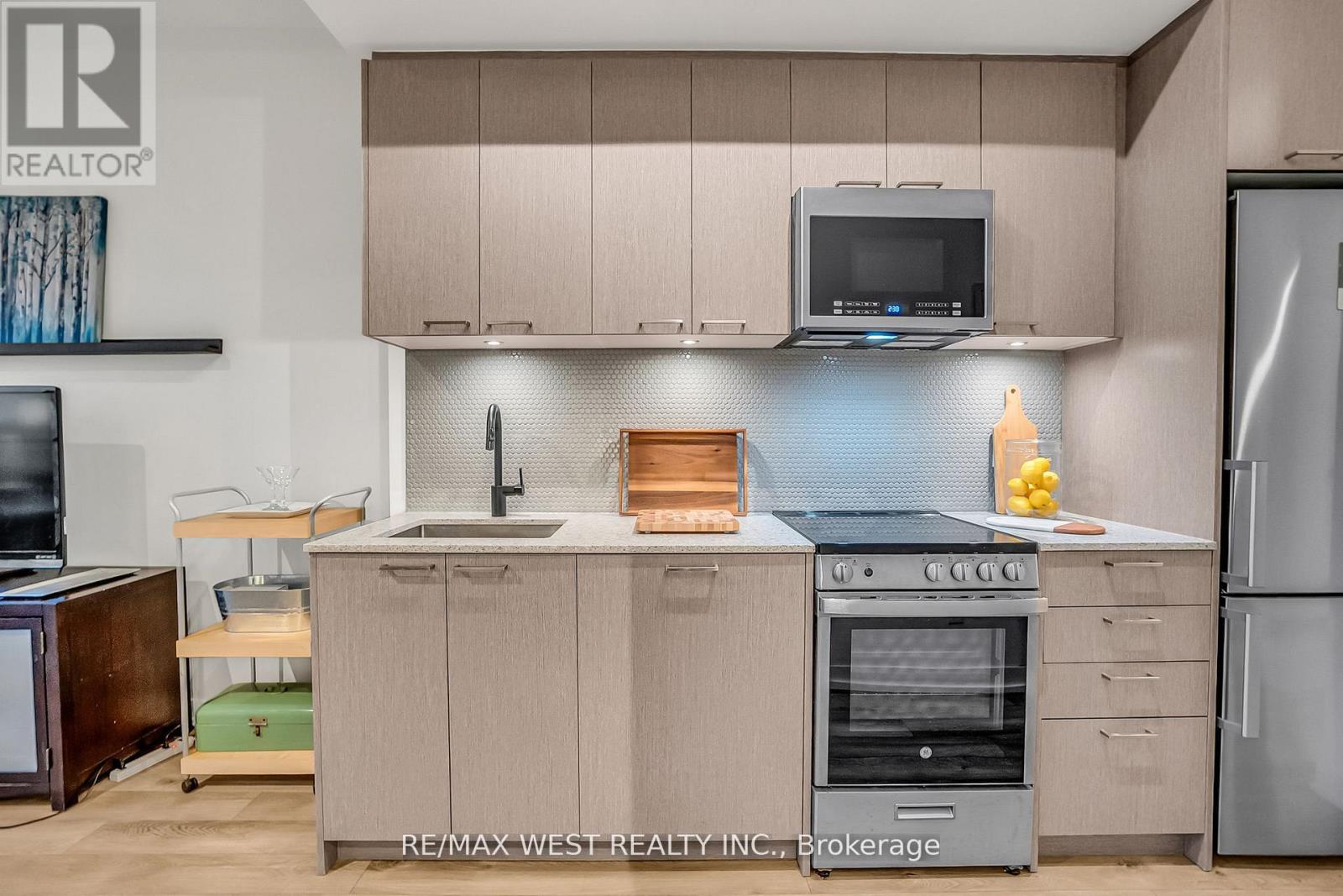 617 - 1808 St. Clair Avenue W, Toronto, Ontario  M6N 0C1 - Photo 11 - W13757730