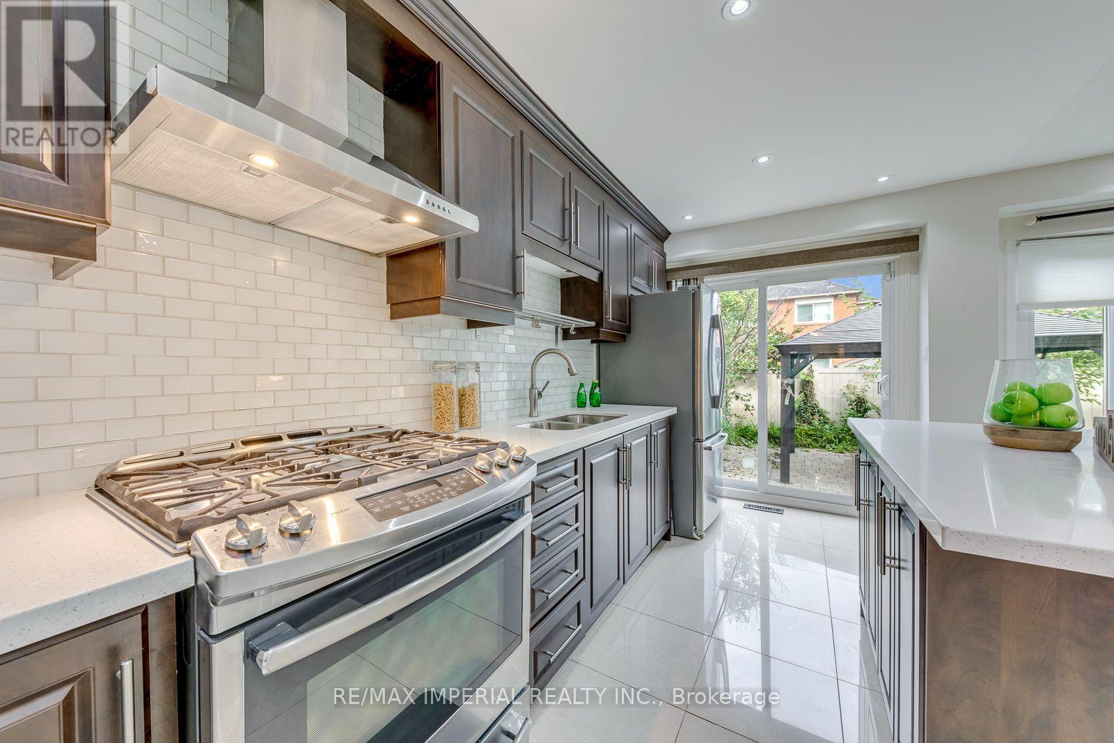 925 Cardington Street, Mississauga, Ontario  L5V 1Z8 - Photo 16 - W13757760