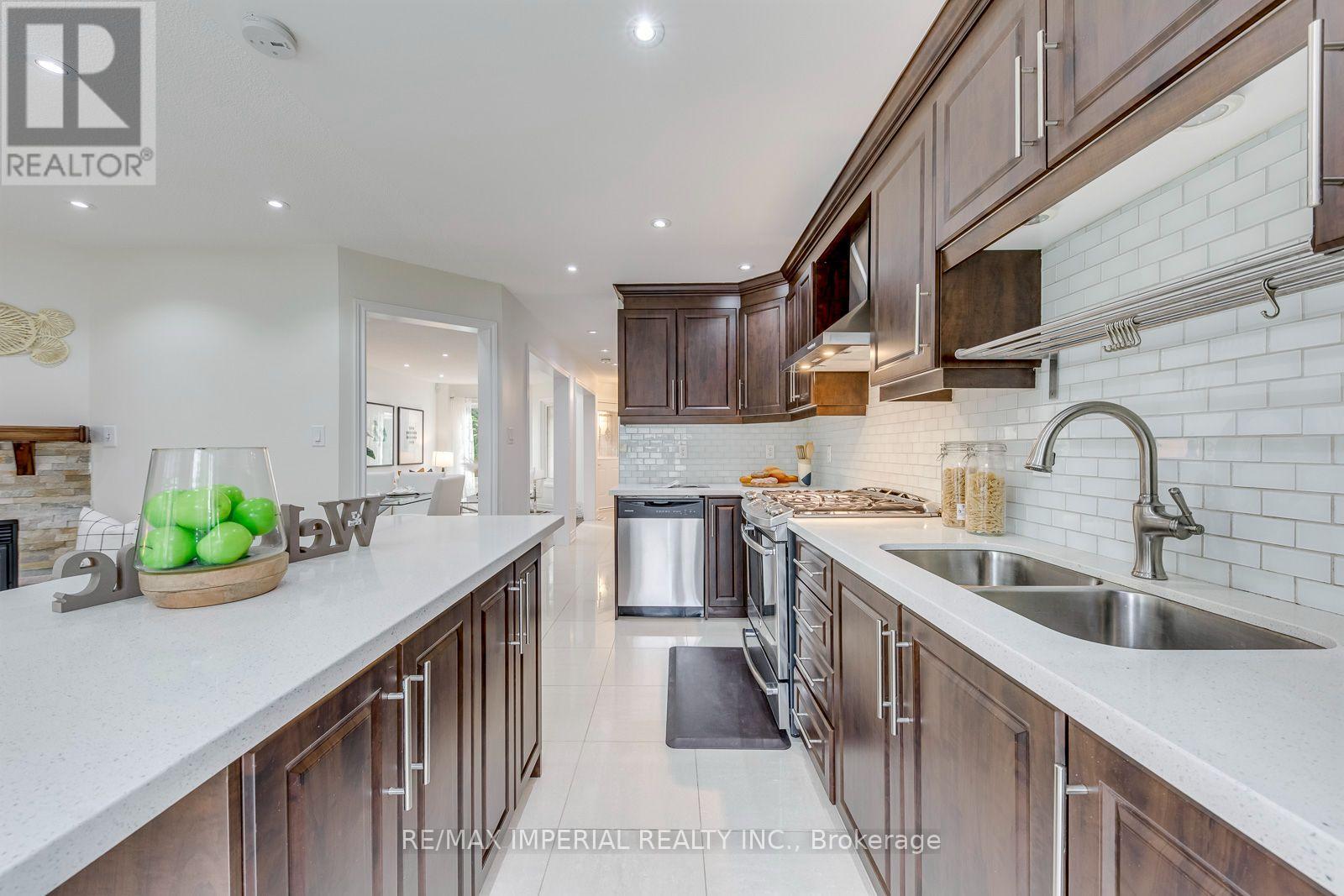 925 Cardington Street, Mississauga, Ontario  L5V 1Z8 - Photo 17 - W13757760