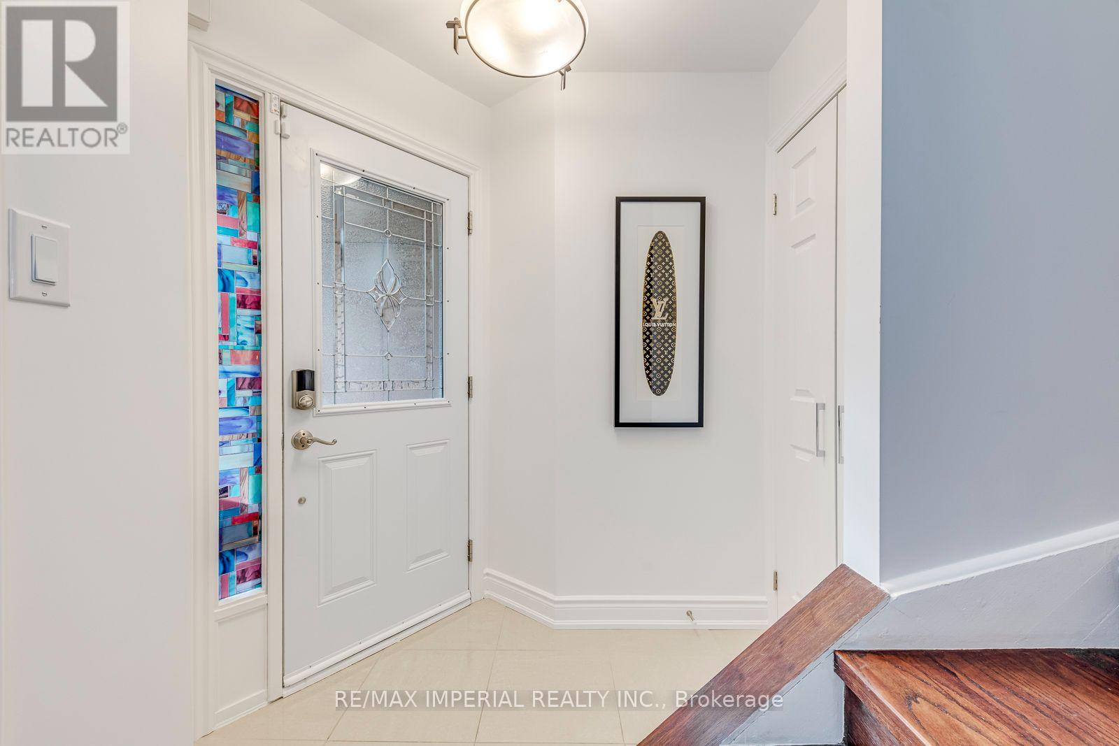 925 Cardington Street, Mississauga, Ontario  L5V 1Z8 - Photo 3 - W13757760