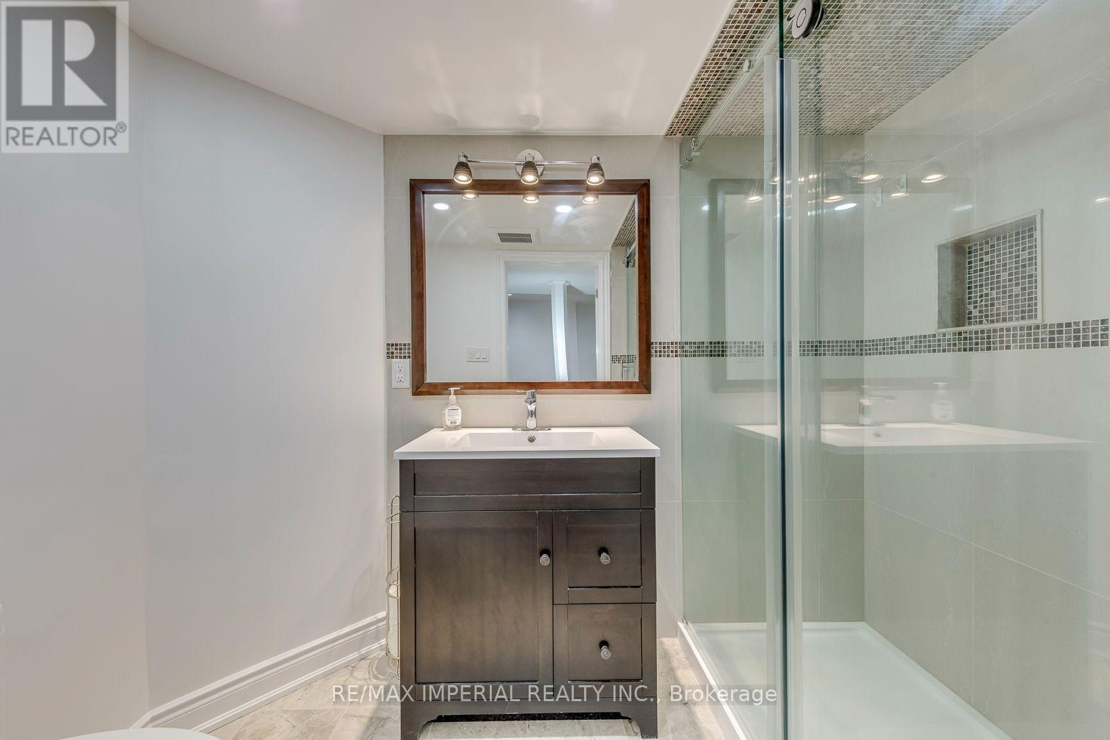 925 Cardington Street, Mississauga, Ontario  L5V 1Z8 - Photo 33 - W13757760