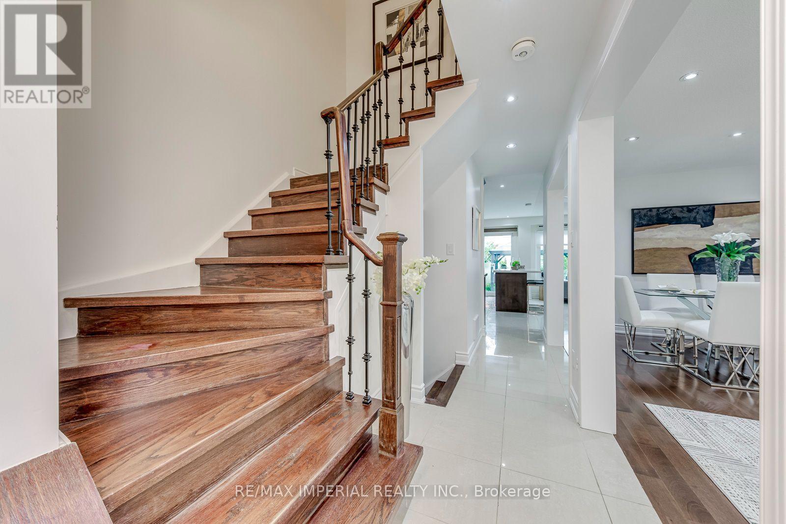 925 Cardington Street, Mississauga, Ontario  L5V 1Z8 - Photo 4 - W13757760