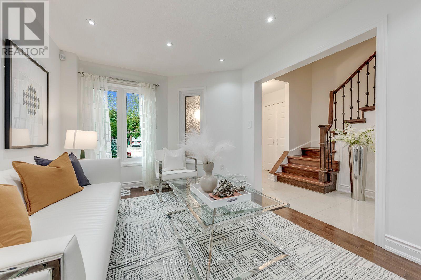 925 Cardington Street, Mississauga, Ontario  L5V 1Z8 - Photo 7 - W13757760