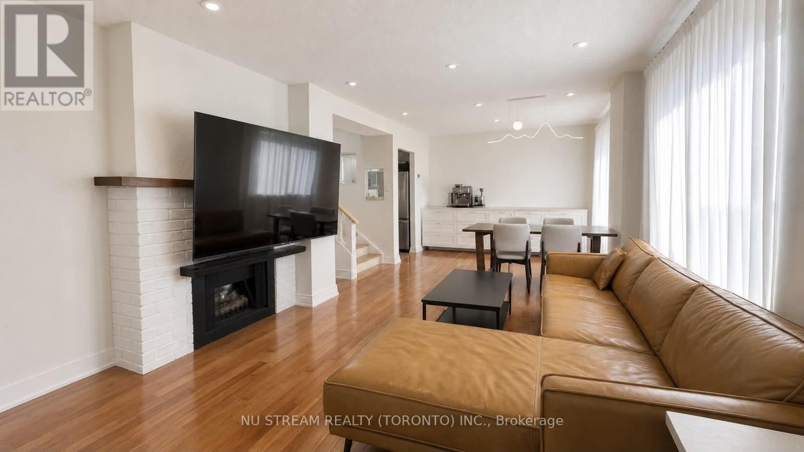 Main - 4- 75 Upper Canada Drive, Toronto (St. Andrew-Windfields), Ontario  M2P 2A2 - Photo 2 - C13757796
