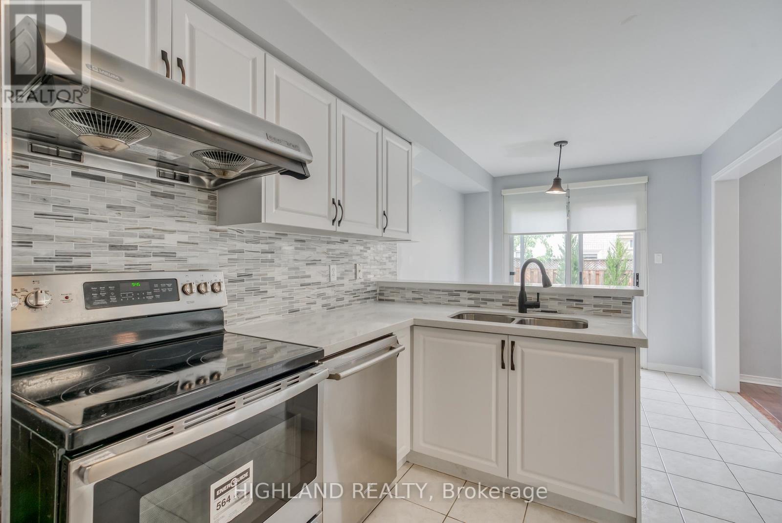 5898 Manzanillo Crescent, Mississauga, Ontario  L5M 6Y6 - Photo 12 - W13757780