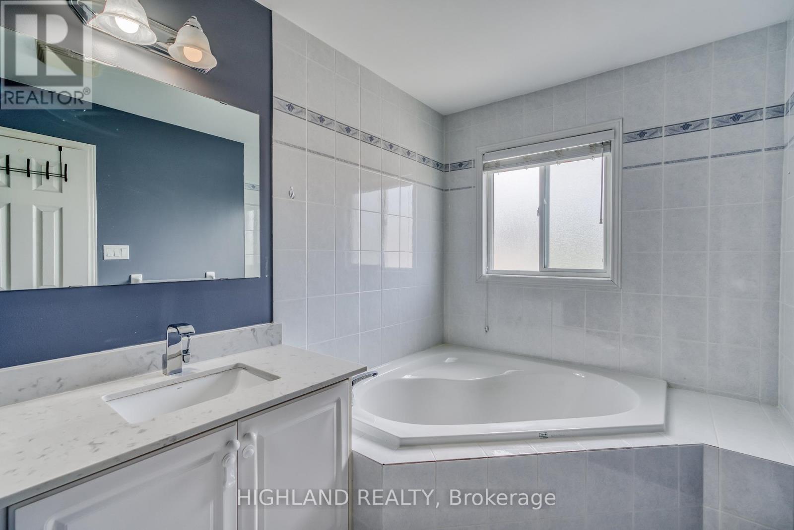 5898 Manzanillo Crescent, Mississauga, Ontario  L5M 6Y6 - Photo 20 - W13757780