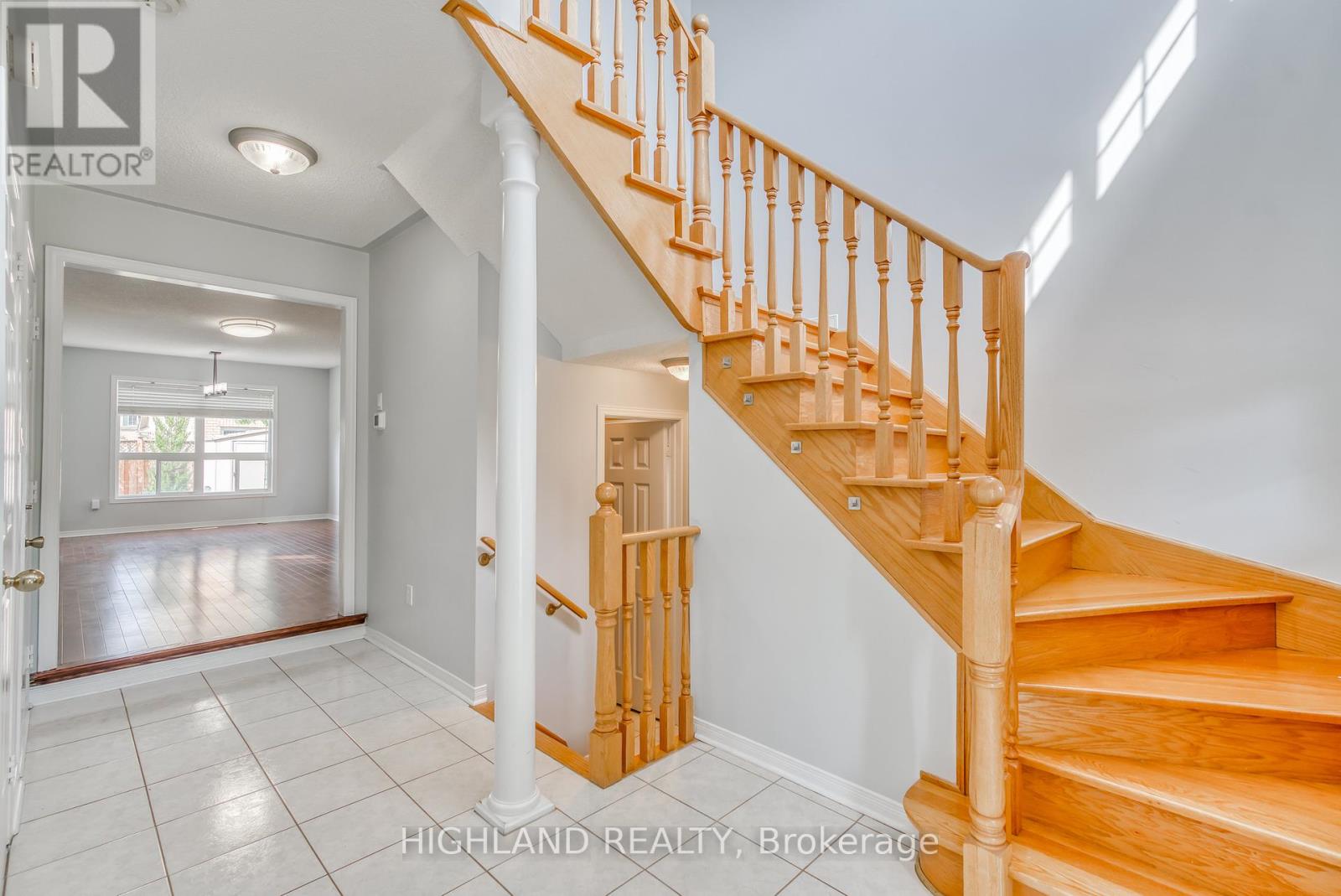 5898 Manzanillo Crescent, Mississauga, Ontario  L5M 6Y6 - Photo 3 - W13757780