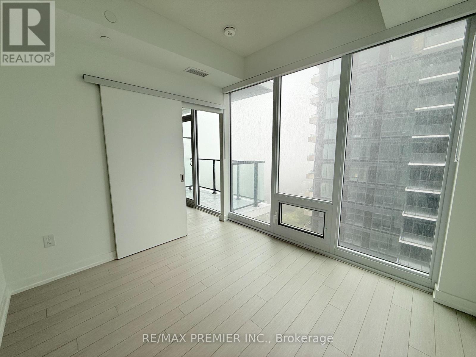 2116 - 4010 Eglinton Avenue W, Toronto, Ontario M9A 0G5 - Photo 11 - W13757782