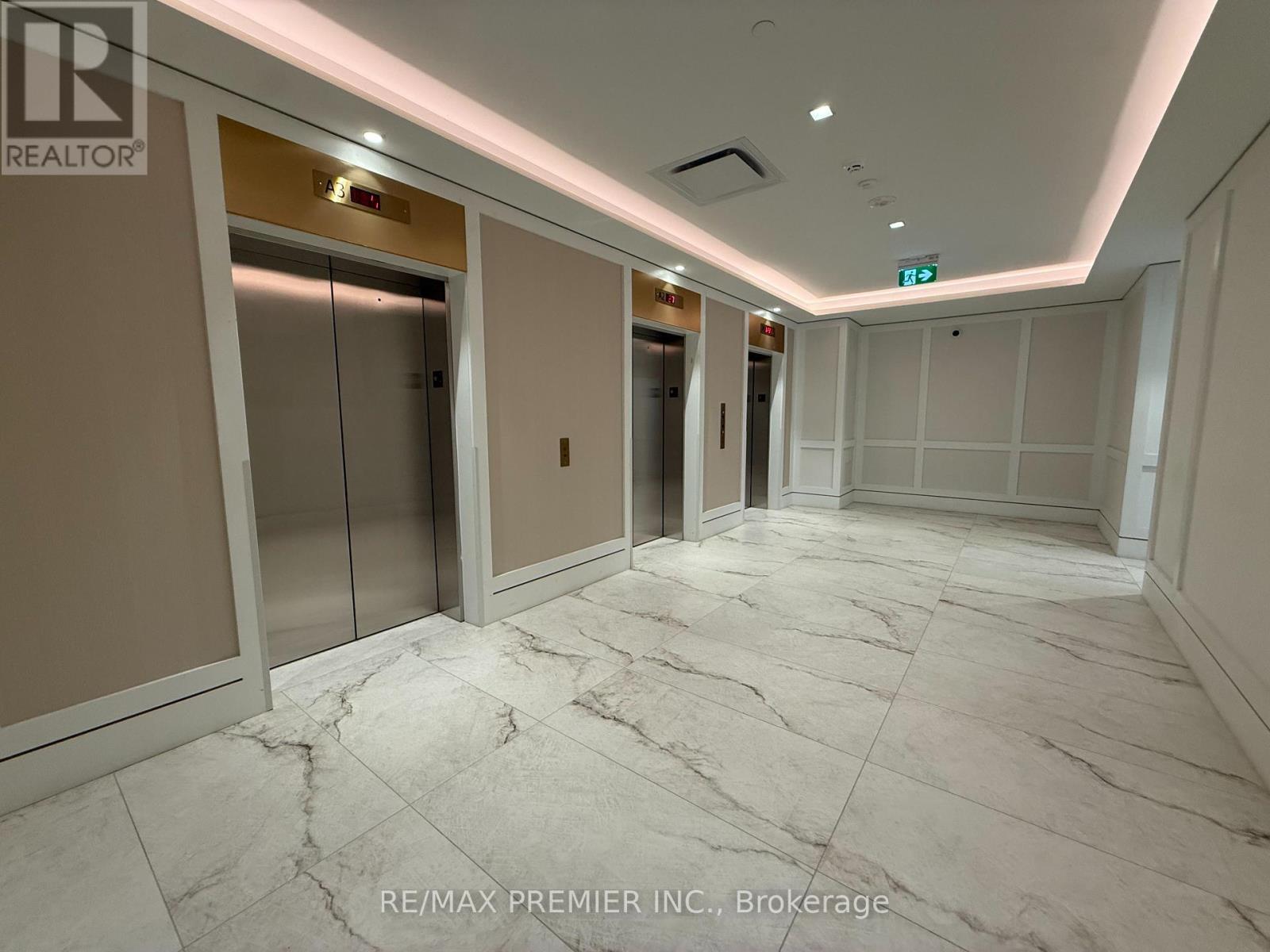 2116 - 4010 Eglinton Avenue W, Toronto, Ontario M9A 0G5 - Photo 4 - W13757782
