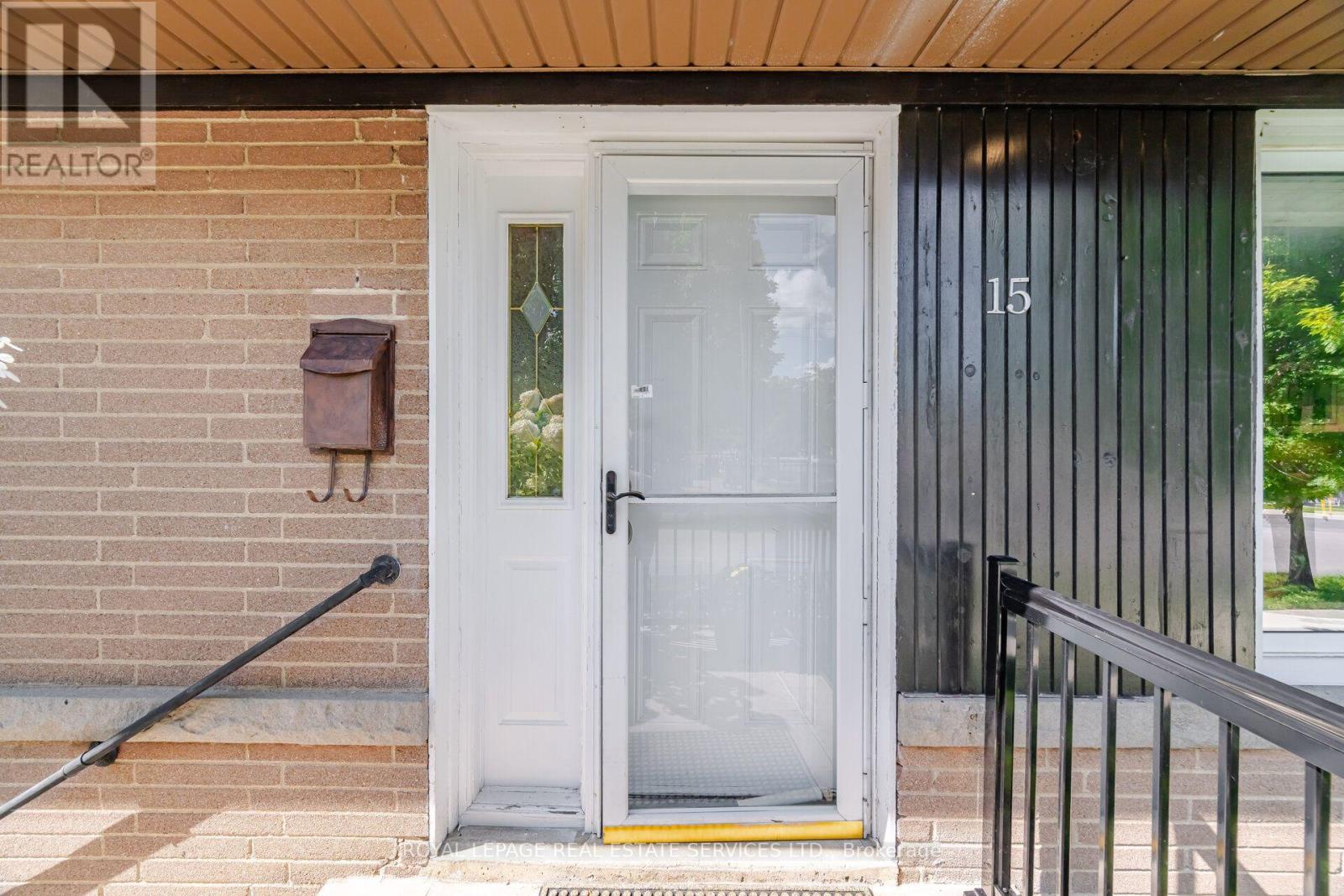 15 Velma Drive, Toronto, Ontario  M8Z 2N2 - Photo 4 - W13757754