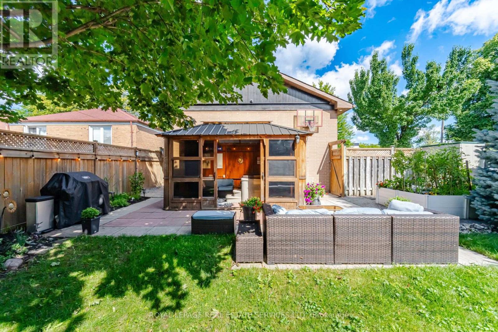 15 Velma Drive, Toronto, Ontario  M8Z 2N2 - Photo 46 - W13757754