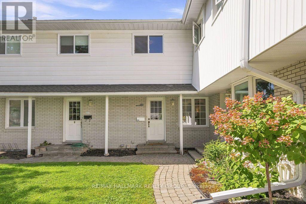 295 BEECHGROVE AVENUE, ottawa, Ontario